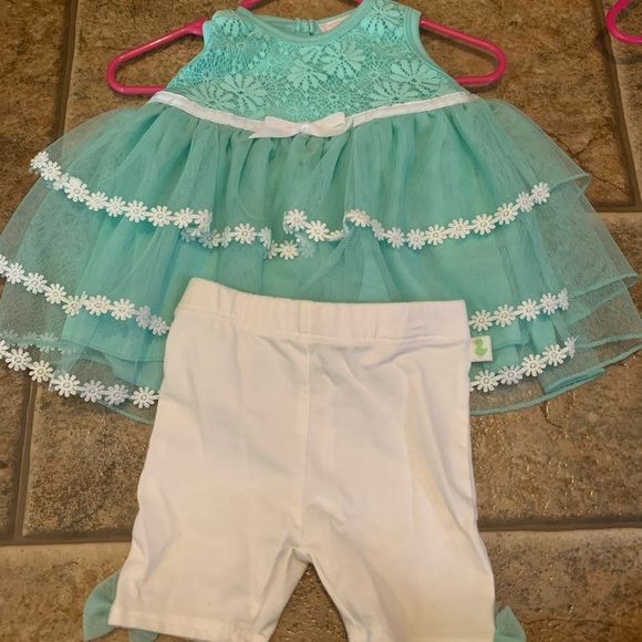 Outfits - Picture 8 of 8